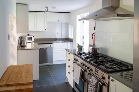 Charlestown Cottage, Woodburner, Gardens & Parking Exterior photo