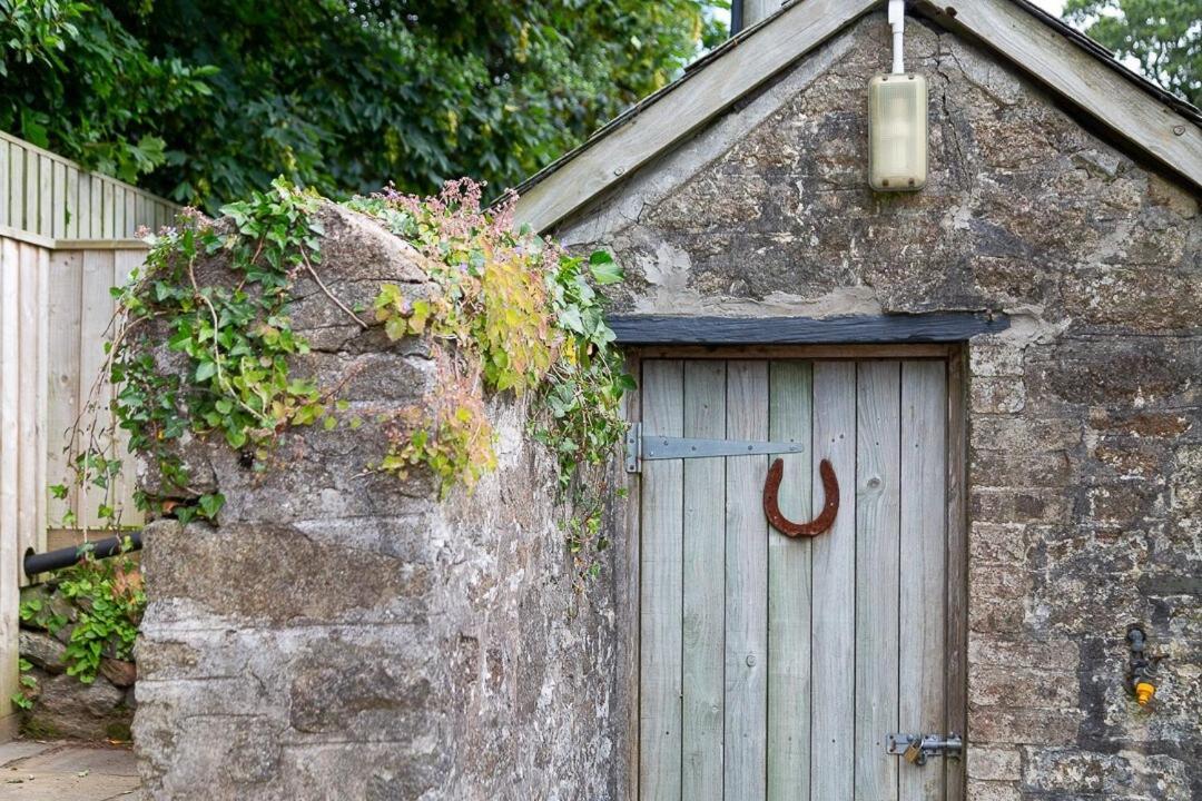 Charlestown Cottage, Woodburner, Gardens & Parking Exterior photo